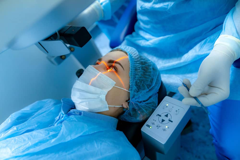 Lazerle Göz Çizdirme İzmir Bölgesinde Doğru Kliniği Nasıl Seçersiniz?